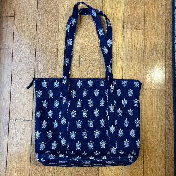 Vera Bradley Small Vera Tote bag in the "Turtle Dream" pattern - Picture 3 of 6